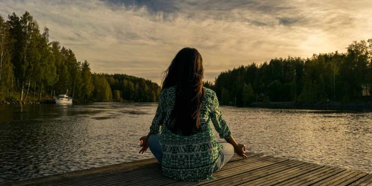 Yoga online: Utforska en ny dimension av inre frid och balans